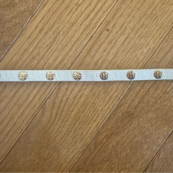 Tory Burch Women’s Double Wrap Logo Studded Leather Bracelet Beige - Picture 3 of 3